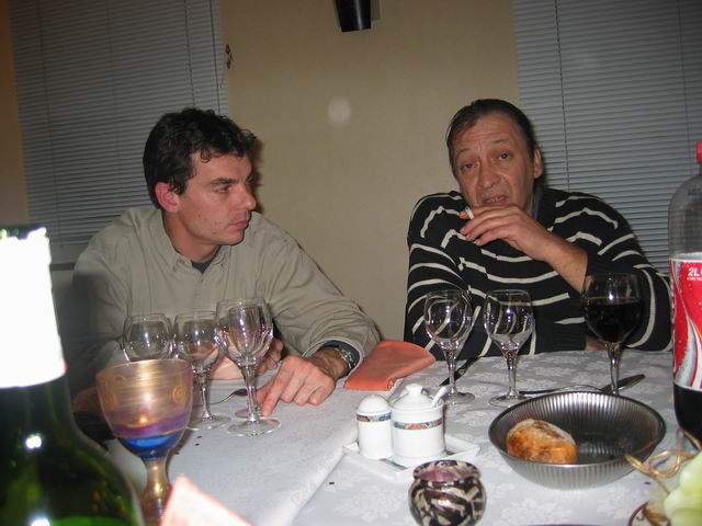 On attend toujours le plat principal !