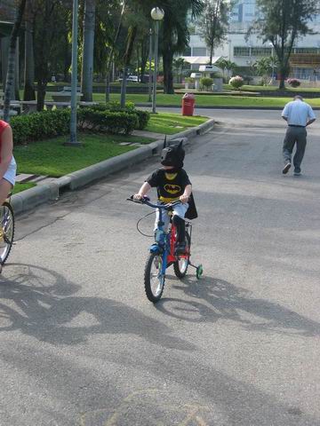 tiens, un Batman !! cherchez l'erreur (il fait 30)