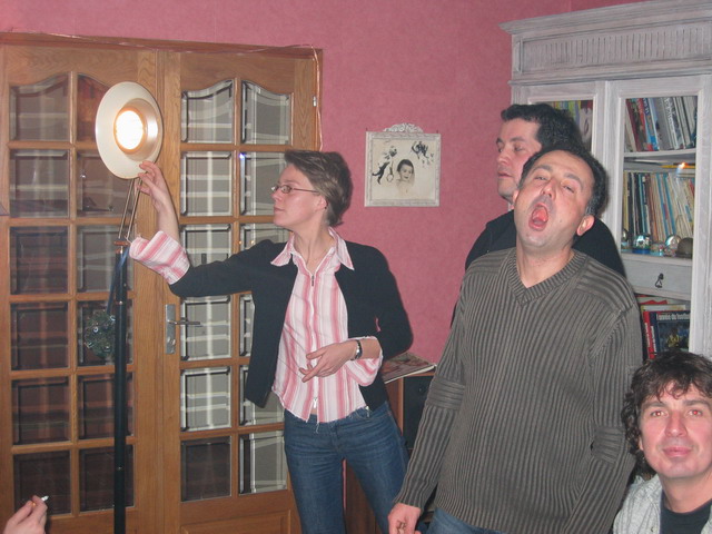 Partie de flchettes... Patrice vient de louper un coup !