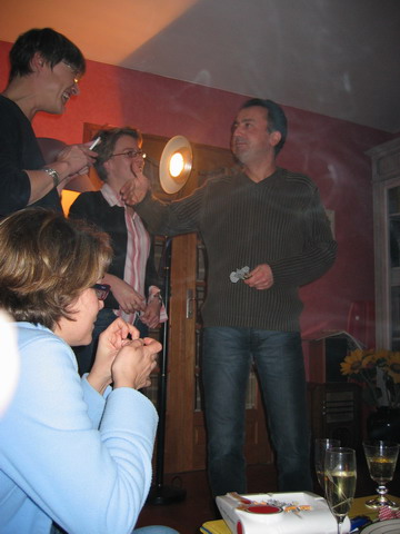Patrice reconnait sa dfaite, Ccile et Cocotte se marrent !