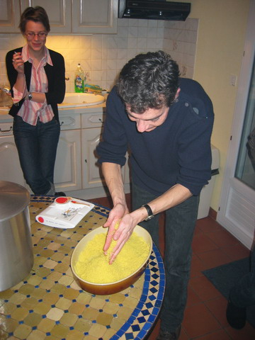 Eric donne la dernire main  la semoule...