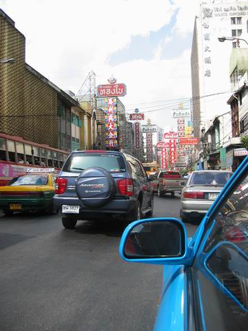 en allant  Wat Phra Keao, on traverse Chinatown...